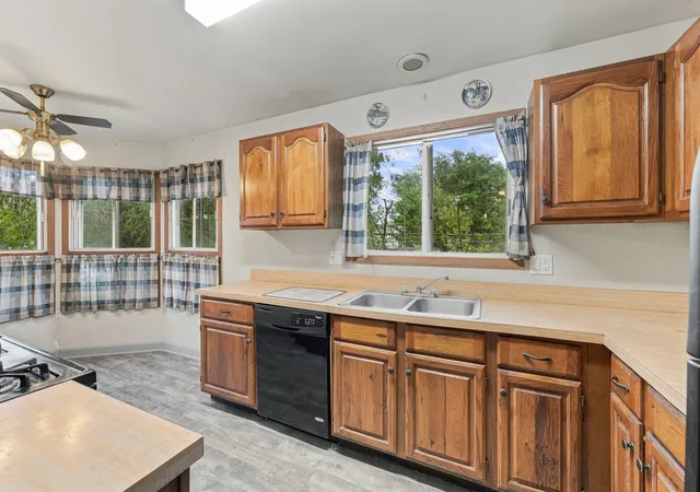 Photo 4 of Single family home for sale at 1132 Evergreen Dr, Carol Stream, IL 60188 | MLS# 12758730 | Listing updated on 2026-09-23