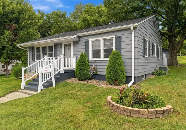 Photo 3 of Sale Pending at 302 Towne St, Morrison, IL 61270 | MLS# 12758743 | Listing updated on 2026-09-24