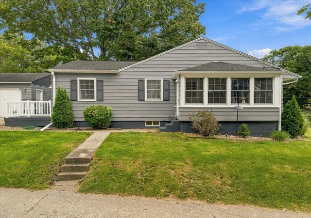 Photo 4 of Sale Pending at 302 Towne St, Morrison, IL 61270 | MLS# 12758743 | Listing updated on 2026-09-24