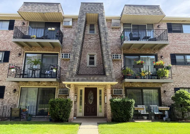 Photo 1 of Condo for sale at 5321 N Delphia Ave #322, Chicago, IL 60656 | MLS# 12758745 | Listing updated on 2026-09-16