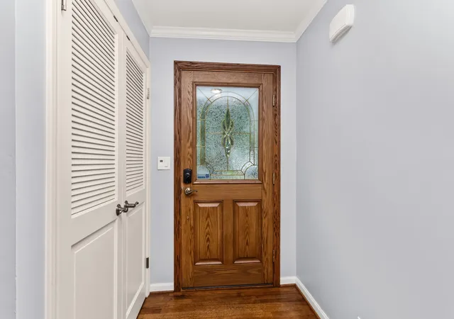 Photo 2 of Single family home for sale at 1622 S Surrey Ridge Dr, Arlington Heights, IL 60005 | MLS# 12758746 | Listing updated on 2026-10-22