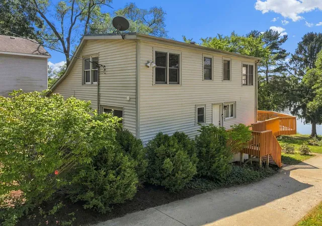 Photo 2 of Single family home for sale at 205 Hillside Dr, Island Lake, IL 60042 | MLS# 12758748 | Listing updated on 2026-09-28