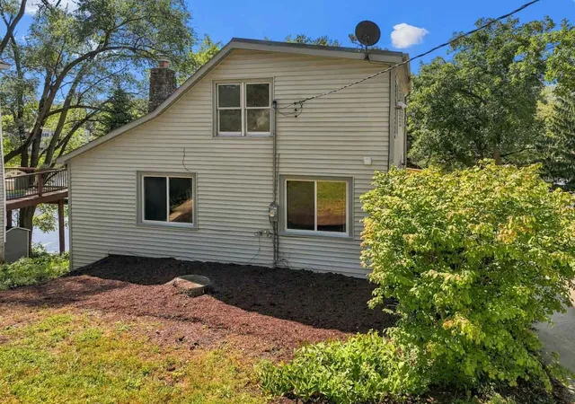 Photo 3 of Single family home for sale at 205 Hillside Dr, Island Lake, IL 60042 | MLS# 12758748 | Listing updated on 2026-09-28