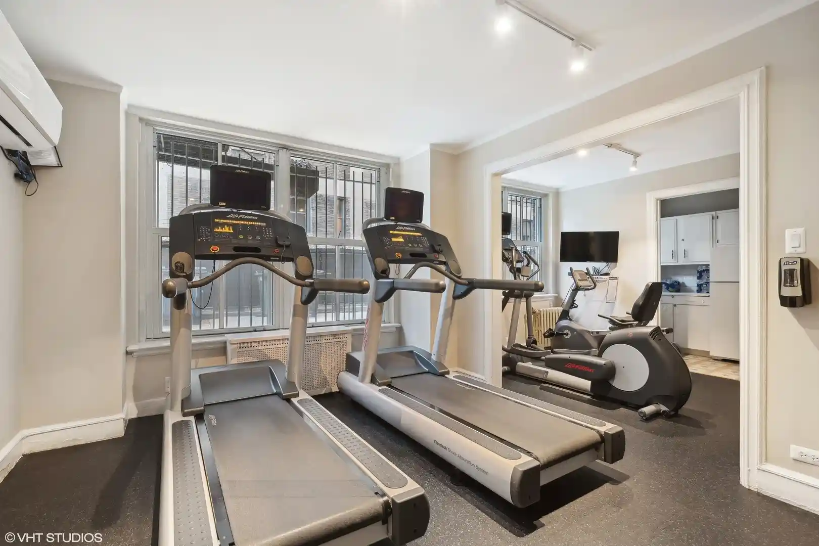 Listing Photo 46 - Condo for sale in 3500 N Lake Shore Dr located at 3500 N Lake Shore Dr, Chicago, IL 60657 - Unit #11C