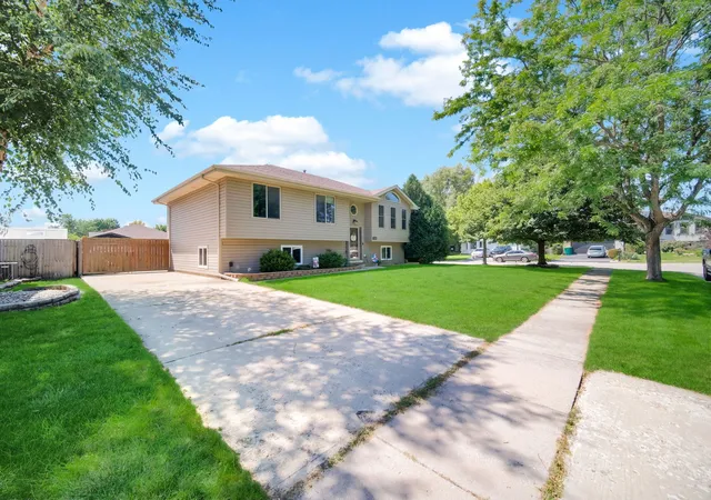 Photo 2 of Single family home for sale at 7016 Lewis Clark Dr, Plainfield, IL 60586 | MLS# 12758760 | Listing updated on 2026-09-21