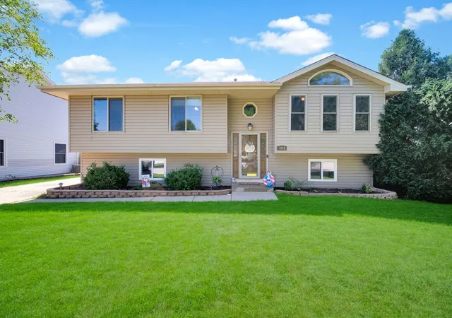 Photo 3 of Single family home for sale at 7016 Lewis Clark Dr, Plainfield, IL 60586 | MLS# 12758760 | Listing updated on 2026-09-21