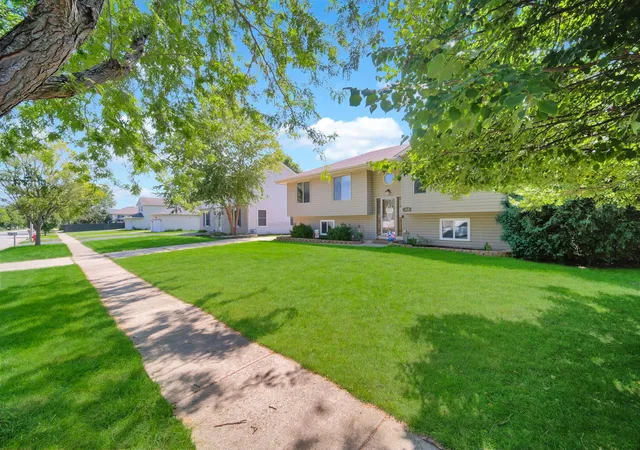 Photo 3 of Single family home for sale at 7016 Lewis Clark Dr, Plainfield, IL 60586 | MLS# 12758760 | Listing updated on 2026-09-21