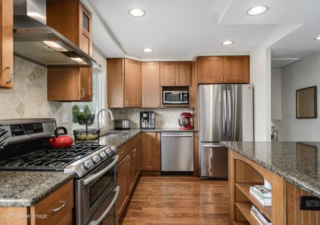 Photo 4 of Single family home for sale at 6006 Osage Ave, Downers Grove, IL 60516 | MLS# 12758769 | Listing updated on 2026-09-23