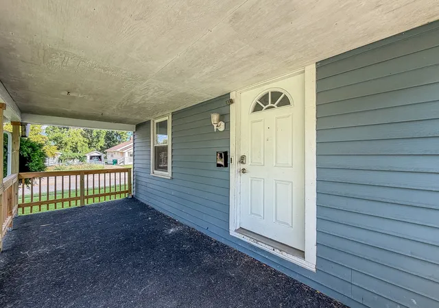 Photo 2 of Single family home for sale at 2195 E Decatur St, Decatur, IL 62521 | MLS# 12758773 | Listing updated on 2026-10-21
