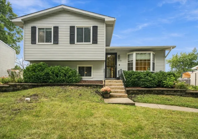 Photo 2 of Single family home for sale at 273 Lyons Dr, Bolingbrook, IL 60440 | MLS# 12758784 | Listing updated on 2026-09-22