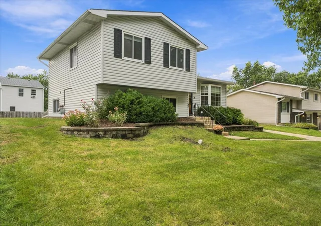 Photo 3 of Single family home for sale at 273 Lyons Dr, Bolingbrook, IL 60440 | MLS# 12758784 | Listing updated on 2026-09-22