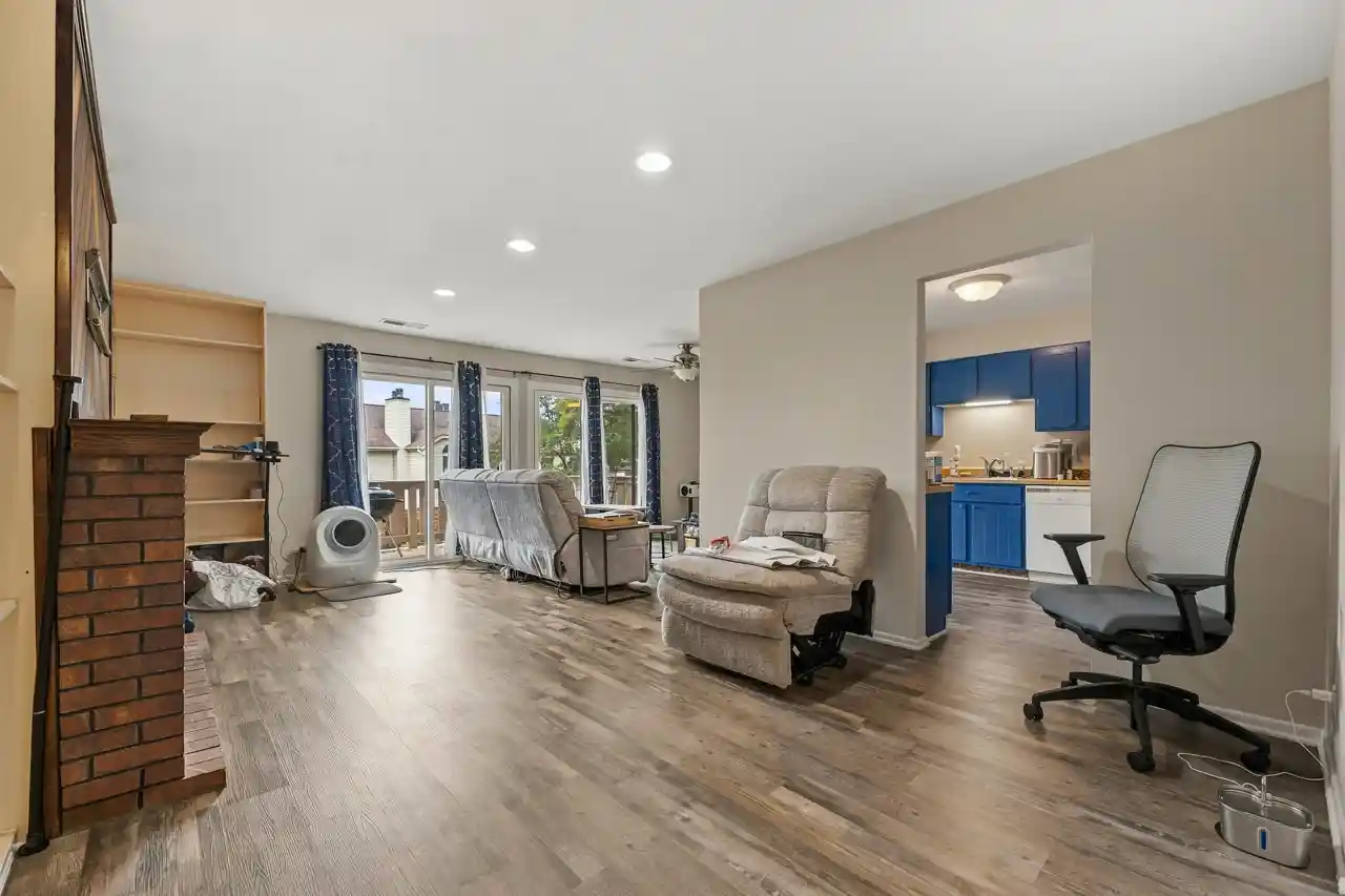 Listing Photo 2 - Condo for sale in 5116 Coventry Ln located at 5116 Coventry Ln, Gurnee, IL 60031 - Unit #5116