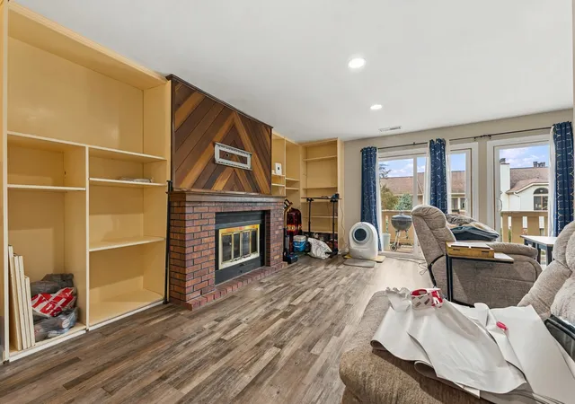 Listing Photo 3 - Condo for sale in building located at 5116 Coventry Ln, Gurnee, IL 60031 - Unit #5116