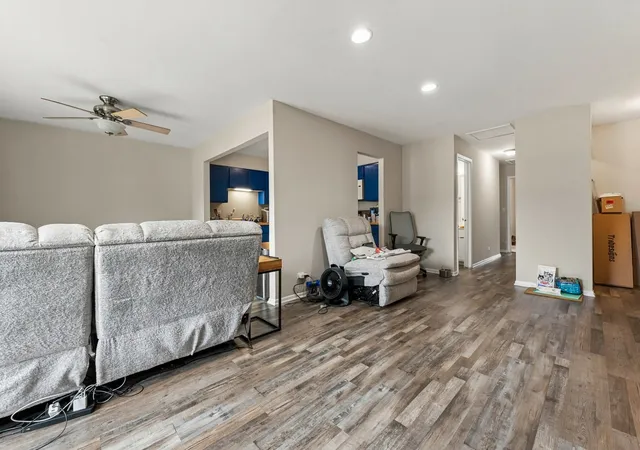 Listing Photo 4 - Condo for sale in building located at 5116 Coventry Ln, Gurnee, IL 60031 - Unit #5116