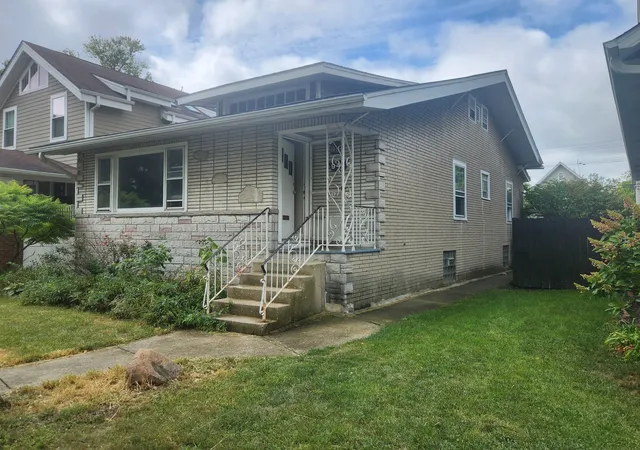 Photo 2 of Single family home for sale at 941 N Lombard Ave, Oak Park, IL 60302 | MLS# 12758798 | Listing updated on 2026-09-25