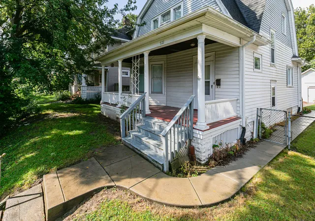 Photo 1 of Single family home for sale at 921 25th Street, Moline, IL 61265 | MLS# 12758799 | Listing updated on 2026-10-04