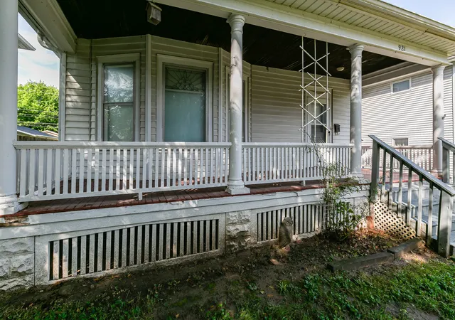 Photo 2 of Single family home for sale at 921 25th Street, Moline, IL 61265 | MLS# 12758799 | Listing updated on 2026-10-04