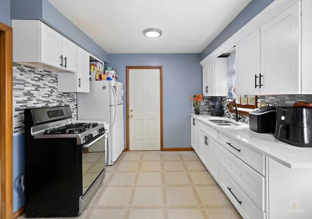 Photo 4 of Single family home for sale at 4611 Upland Dr, Rockford, IL 61108 | MLS# 12758810 | Listing updated on 2026-09-20