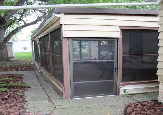 Photo 3 of Manufactured home for sale at 92 Oak Ave, Sandwich, IL 60548 | MLS# 12758825 | Listing updated on 2026-10-27