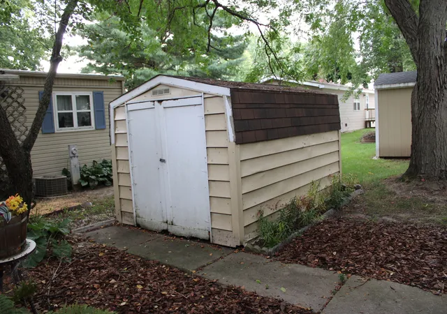 Photo 4 of Manufactured home for sale at 92 Oak Ave, Sandwich, IL 60548 | MLS# 12758825 | Listing updated on 2026-10-27