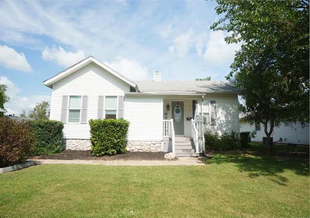Photo 1 of Single family home for sale at 609 W 3rd Street, Sandwich, IL 60548 | MLS# 12758834 | Listing updated on 2026-09-15