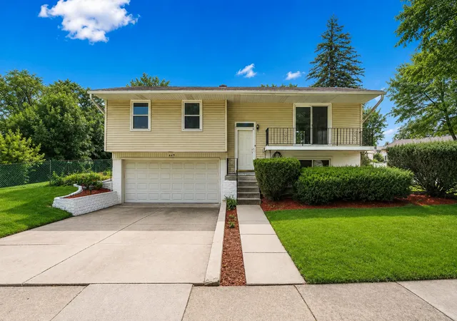 Photo 1 of Single family home for sale at 669 White Pine Rd, Buffalo Grove, IL 60089 | MLS# 12758839 | Listing updated on 2026-09-16