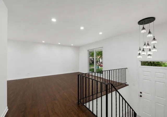Photo 3 of Single family home for sale at 669 White Pine Rd, Buffalo Grove, IL 60089 | MLS# 12758839 | Listing updated on 2026-09-16