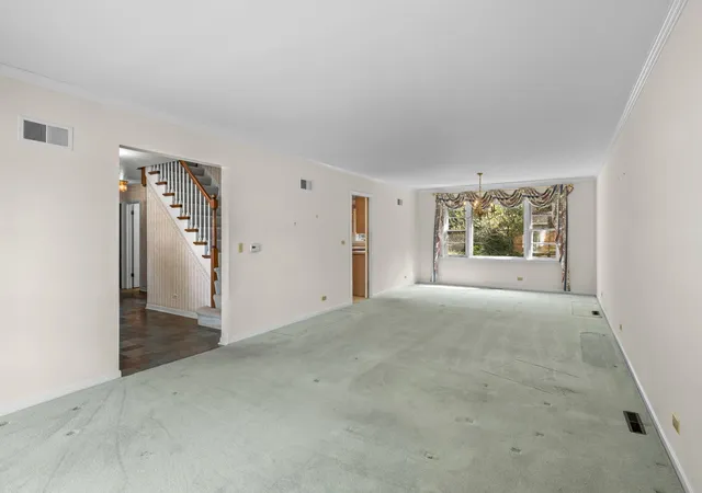 Photo 4 of Single family home for sale at 705 S Kennicott Ave, Arlington Heights, IL 60005 | MLS# 12758856 | Listing updated on 2026-09-22