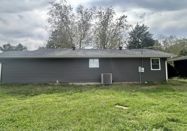 Photo 3 of Single family home for sale at 207 Baker Dr, Metropolis, IL 62960 | MLS# 12758857 | Listing updated on 2026-10-07