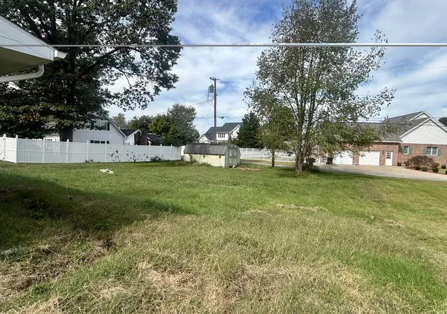 Photo 3 of Single family home for sale at 207 Baker Dr, Metropolis, IL 62960 | MLS# 12758857 | Listing updated on 2026-10-07