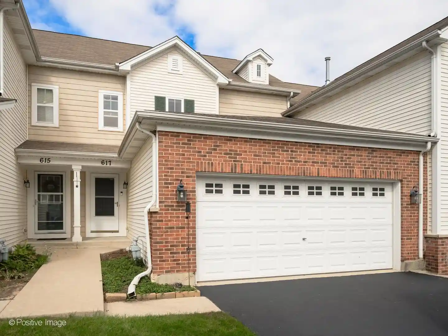 Listing Photo 1 - Condo for sale in 617 Grand Cyn Cir located at 617 Grand Cyn Cir, Crystal Lake, IL 60014 - Unit 617 Grand Cyn Cir