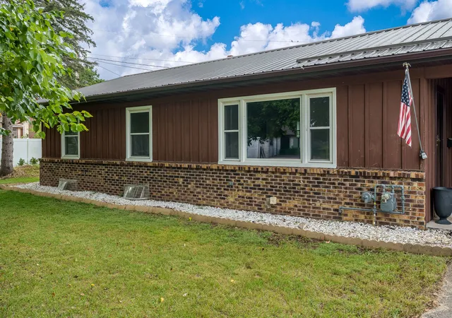 Photo 3 of Single family home for sale at 102 Bunn Dr, Rockton, IL 61072 | MLS# 12758868 | Listing updated on 2026-09-22