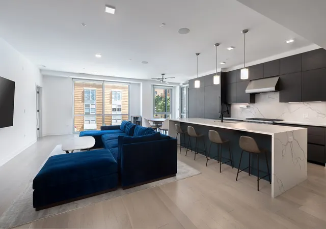 Photo 3 of Condo for sale at 1000 W Monroe St #201, Chicago, IL 60607 | MLS# 12758872 | Listing updated on 2026-09-23