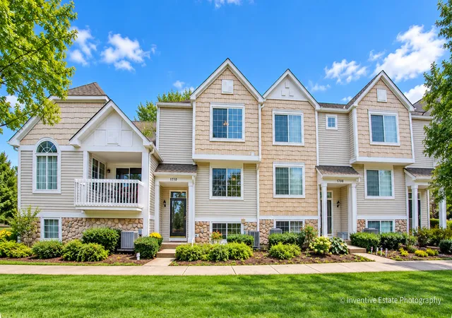 Photo 3 of Townhouse for sale at 1710 Middlebury Dr #1710, Aurora, IL 60503 | MLS# 12758874 | Listing updated on 2026-09-16