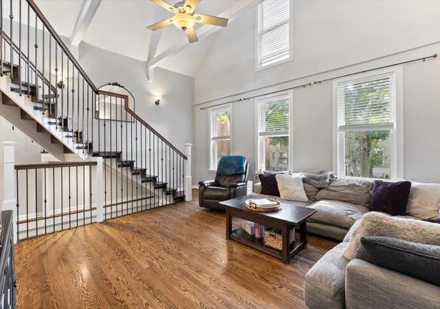 Photo 2 of House for sale at 828 W Lill Ave, Chicago, IL 60614 | MLS# 12758878 | Listing updated on 2026-09-29