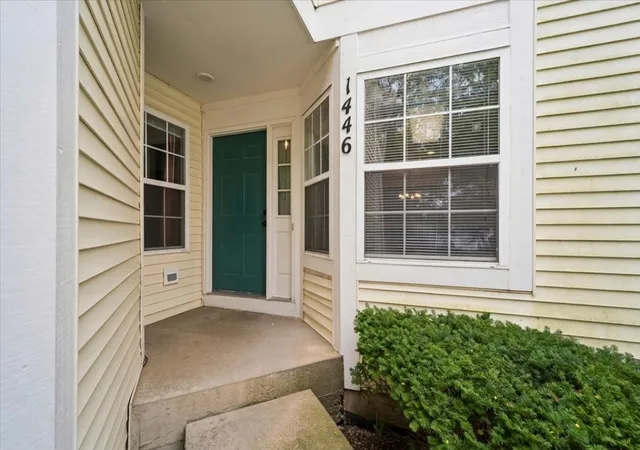 Photo 2 of Townhouse for sale at 1446 Meadowsedge Ln, Carpentersville, IL 60110 | MLS# 12758882 | Listing updated on 2026-10-03