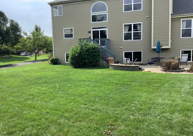 Photo 2 of Single family home for sale at 2921 Kelly Dr, Elgin, IL 60124 | MLS# 12758894 | Listing updated on 2026-10-04