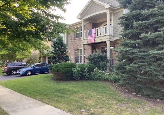 Photo 2 of Single family home for sale at 2921 Kelly Dr, Elgin, IL 60124 | MLS# 12758894 | Listing updated on 2026-10-22