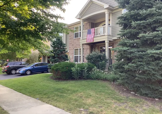Photo 3 of Single family home for sale at 2921 Kelly Dr, Elgin, IL 60124 | MLS# 12758894 | Listing updated on 2026-10-04
