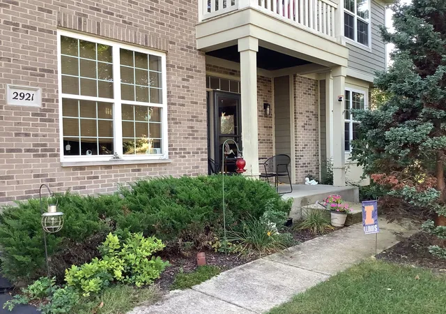 Photo 3 of Single family home for sale at 2921 Kelly Dr, Elgin, IL 60124 | MLS# 12758894 | Listing updated on 2026-10-22