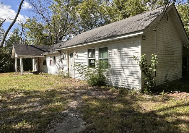 Photo 2 of Single family home for sale at 5809 Yung Rd, Sesser, IL 62884 | MLS# 12758900 | Listing updated on 2026-09-15