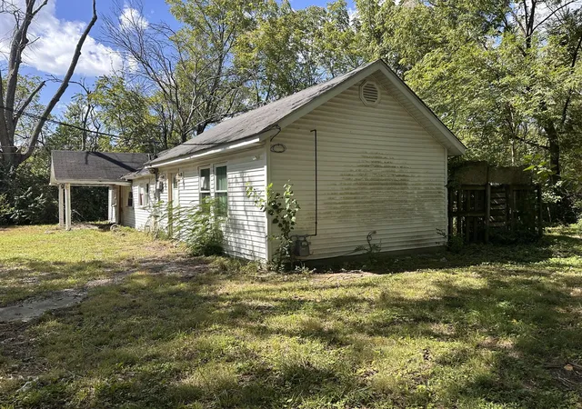 Photo 3 of Single family home for sale at 5809 Yung Rd, Sesser, IL 62884 | MLS# 12758900 | Listing updated on 2026-09-15
