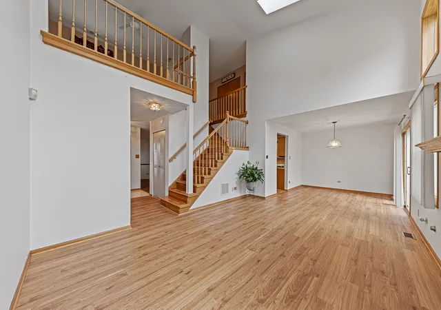 Photo 3 of Townhouse for sale at 9981 Constitution Dr, Orland Park, IL 60462 | MLS# 12758910 | Listing updated on 2026-09-14