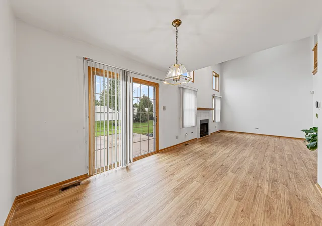 Photo 4 of Townhouse for sale at 9981 Constitution Dr, Orland Park, IL 60462 | MLS# 12758910 | Listing updated on 2026-09-14