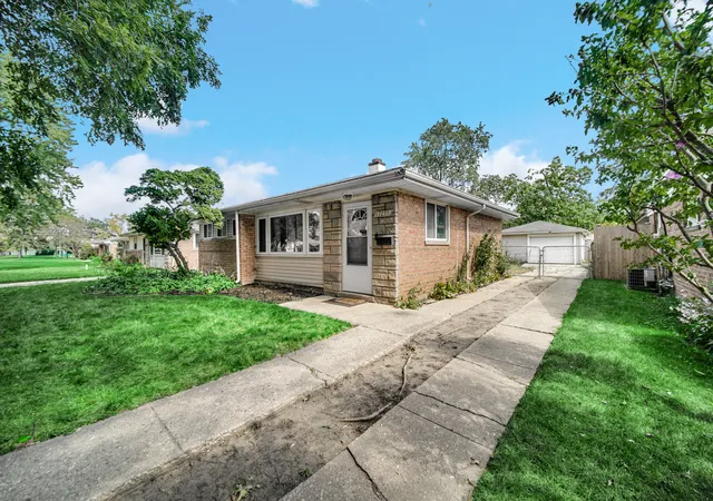 Photo 3 of Single family home for sale at 17233 Walter St, Lansing, IL 60438 | MLS# 12758923 | Listing updated on 2026-09-29