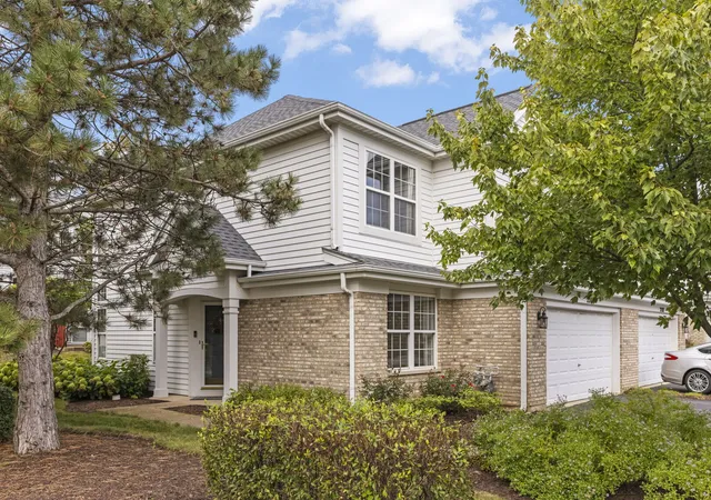 Photo 2 of Townhouse for sale at 2280 Foxmoor Ln #5201, Aurora, IL 60502 | MLS# 12758942 | Listing updated on 2026-09-24