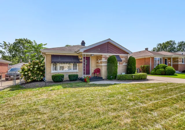 Photo 3 of Single family home for sale at 3903 153rd Street, Midlothian, IL 60445 | MLS# 12758948 | Listing updated on 2026-09-19