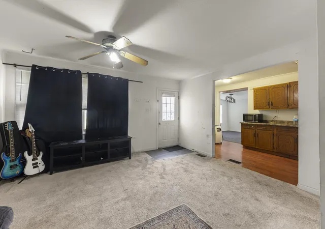 Photo 4 of Single family home for sale at 1914 Innercircle Dr, Crest Hill, IL 60403 | MLS# 12758952 | Listing updated on 2026-09-24