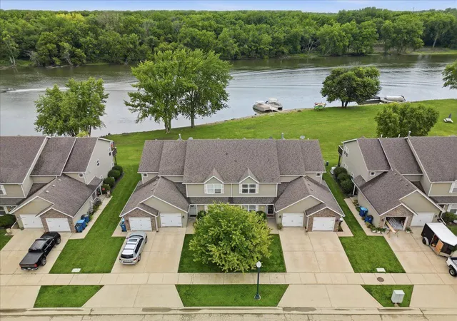 Listing Photo 2 - Condo for sale in building located at 1721 W River St, Dixon, IL 61021 - Unit #1