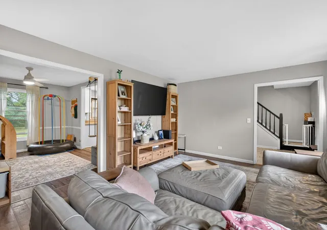 Photo 4 of Single family home for sale at 8061 W Hill Rd, Frankfort, IL 60423 | MLS# 12758994 | Listing updated on 2026-09-22